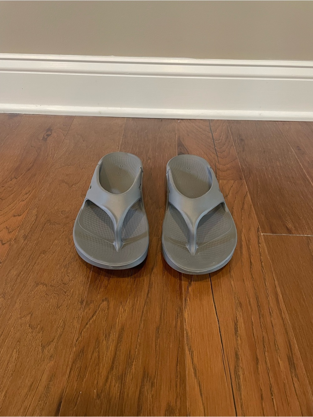 OOFOS Gray Flip Flops